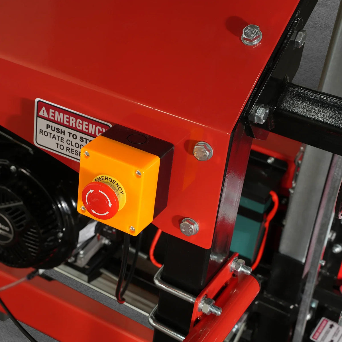 MechMaxx 32" Portable Sawmill, 459cc 15HP E-Start Gasoline Engine, 26.5" Board Width, 13' Track Length , SM-32