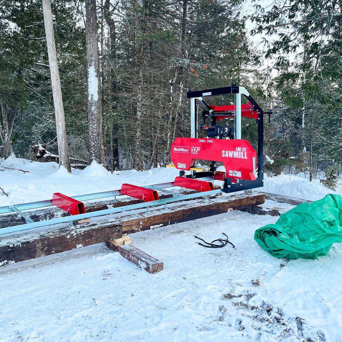 MechMaxx 32" Portable Sawmill, 459cc 15HP E-Start Gasoline Engine, 26.5" Board Width, 13' Track Length , SM-32